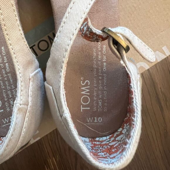 Tom’s wedges. TwoPair of Black Woven Wedge Sandals. Women’s size 10W. - Picture 15 of 16